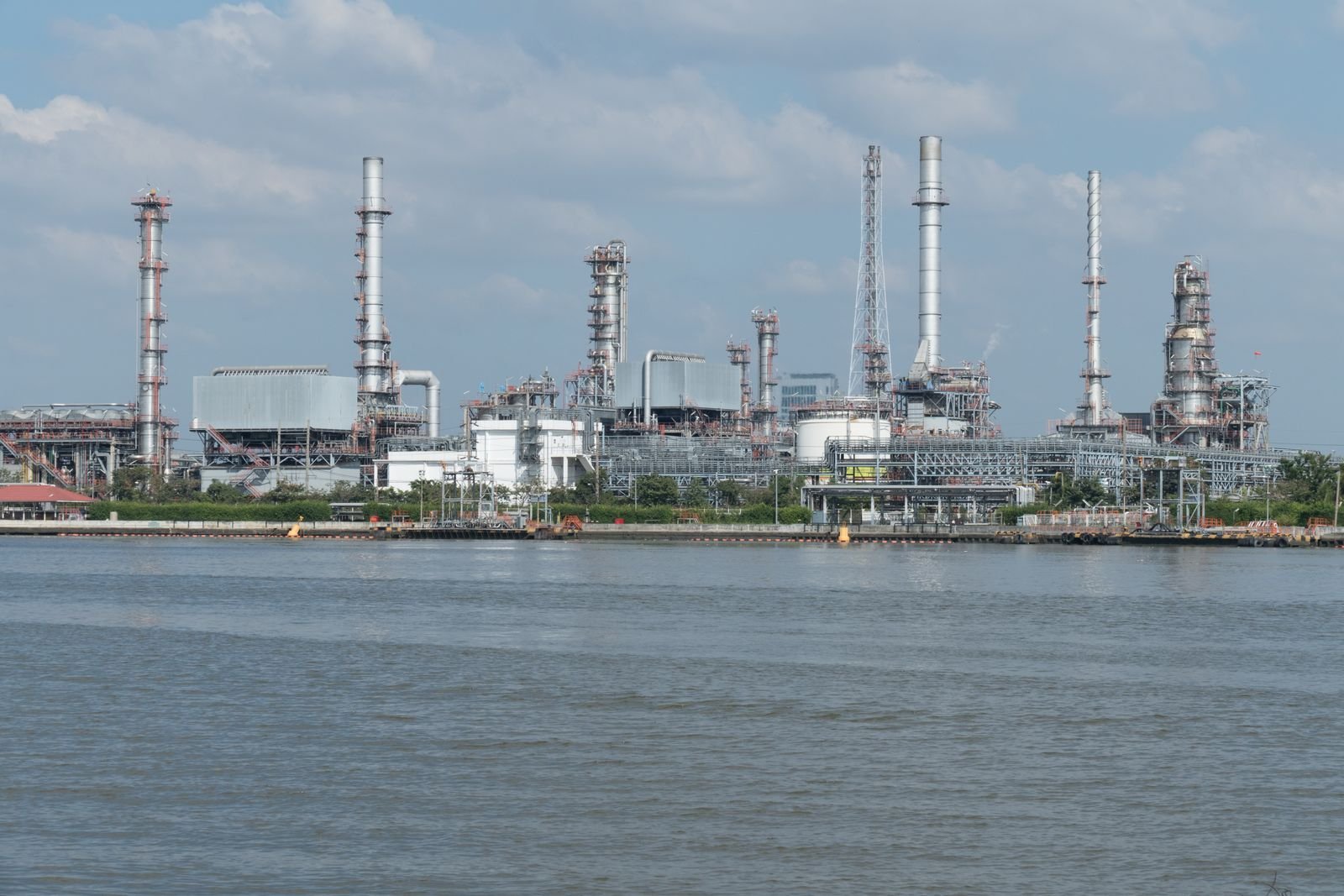 Energy India — large-scale oil refinery and energy infrastructure